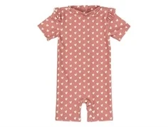 Mørk rosafarvet badedragt med korte ærmer og ben og med printede råhvide hjerter fra Petit Piao PP420 withered rose heart